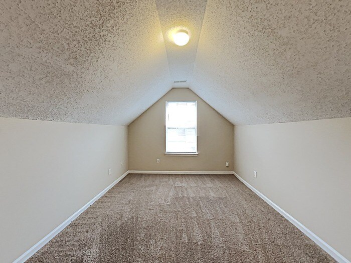 Building Photo - 11322 Northwoods Forest Dr