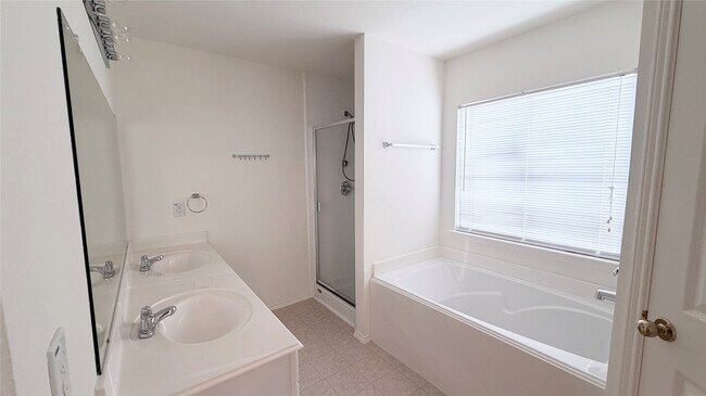 Building Photo - 15627 Haleys Landing Ln