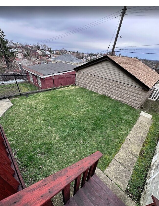 Building Photo - 418 Carl St