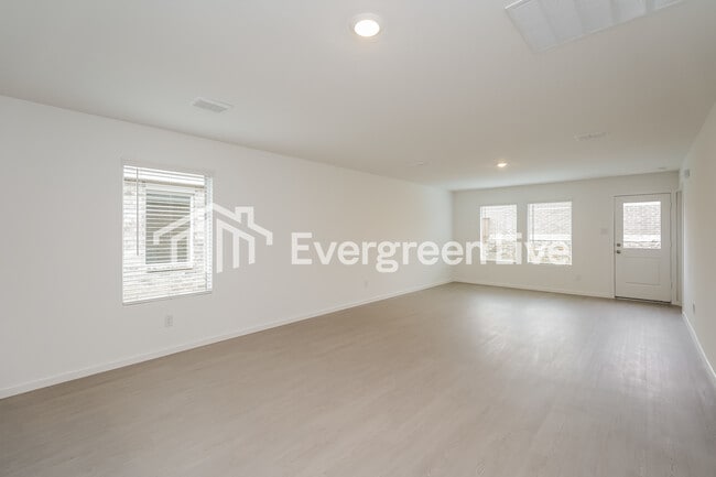 Building Photo - 808 Dressage Ln