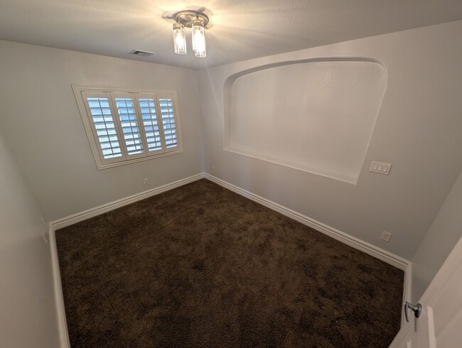 Building Photo - 202 Tall Ruff Dr