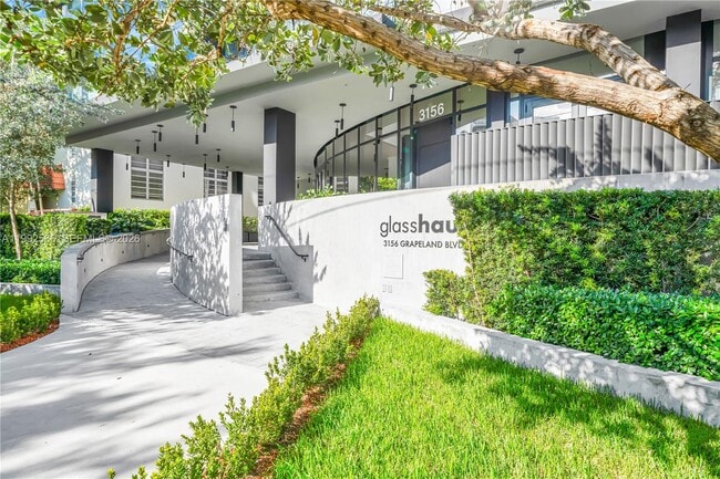 Building Photo - 3156 SW 27th Ave