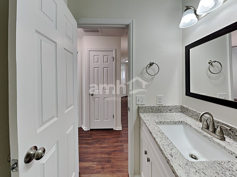 Building Photo - 7728 Barn Owl Dr