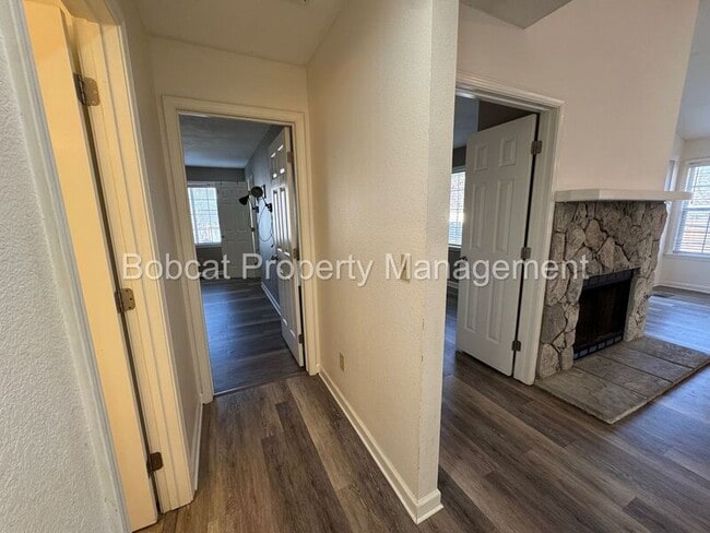 Building Photo - 326 Sandalwood Dr