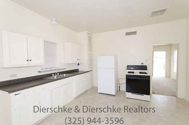 Building Photo - Affordable 2 bedroom home CLOSE ACCESS TO LOOP 306!