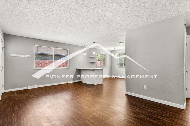 Building Photo - Spacious Half Duplex with Fenced Yard and Washer/Dryer