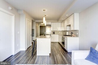 Building Photo - 1311 13th St NW