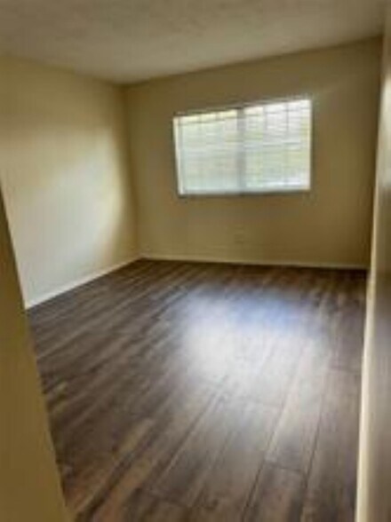 Building Photo - 1407 NE 56th St