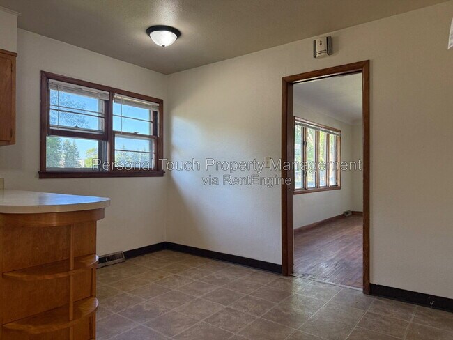 Building Photo - 1818 5th Ave S