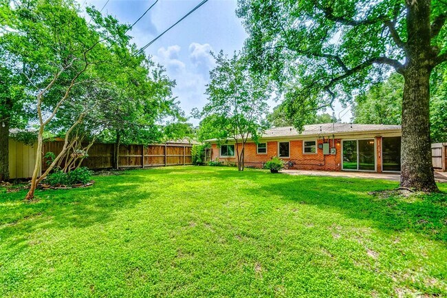 Building Photo - 515 Azaleadell Dr