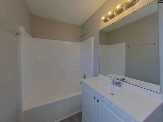 Building Photo - 5 High Glen Ct