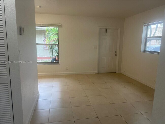 Building Photo - 919 NW 2nd Ave