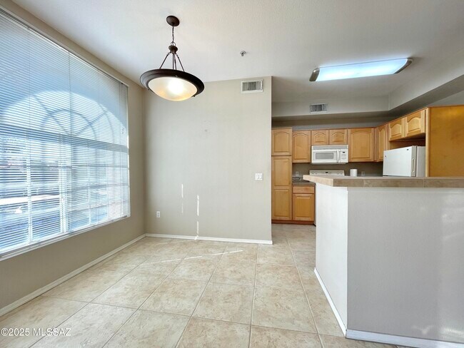 Building Photo - 1500 E Pusch Wilderness Dr