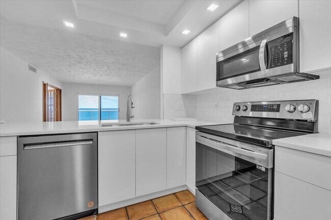 Building Photo - 6000 N Ocean Blvd