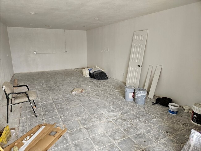 Building Photo - 2116 Lockwood Dr