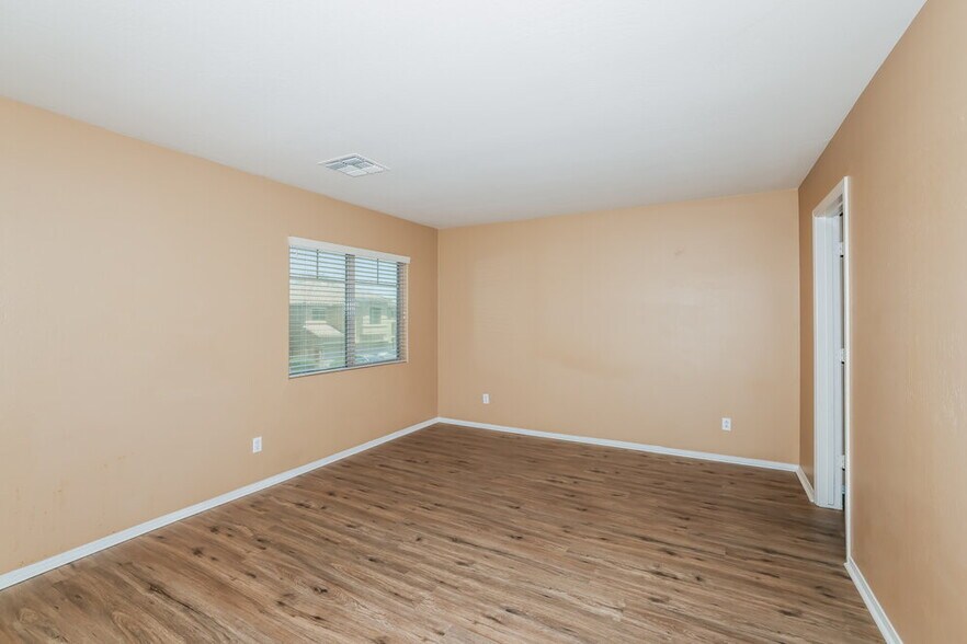 Building Photo - 9427 W Monte Vista Rd