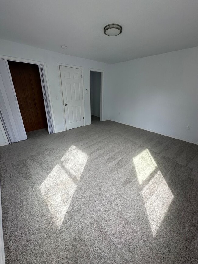 Building Photo - 3 Bed, 1 Bath Home for Rent-$1800