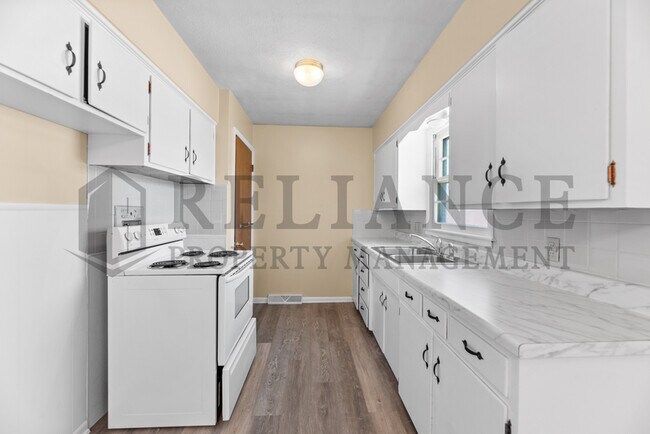 Building Photo - 3052 S Bonn Ave