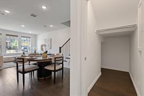 Building Photo - 7244 Sideoats Gama St