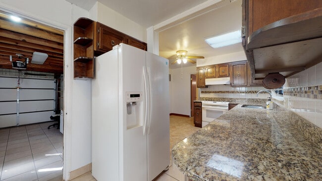 Building Photo - UPTOWN 3/BD 2/BA 1/CP WORKSHOP