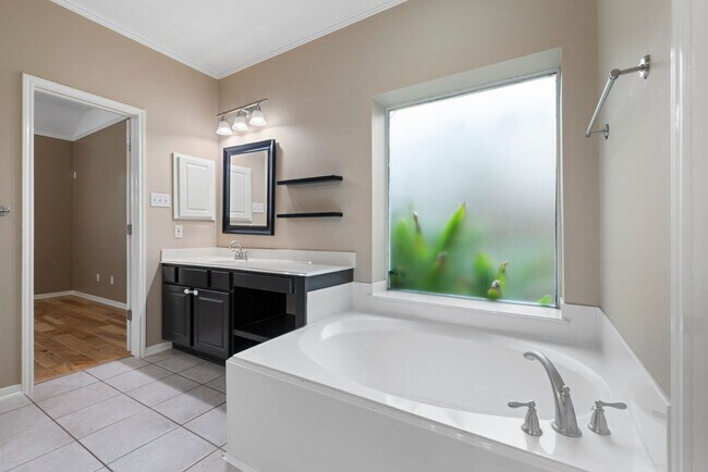 Building Photo - The Perfect Woodlands Retreat: Steps from ...