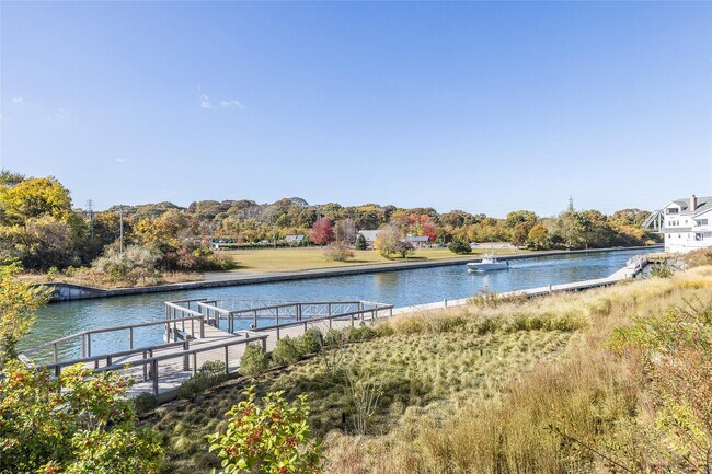 Building Photo - 65 Old Boathouse Lane S
