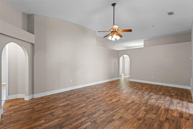 Building Photo - 16316 Meredrew Ln