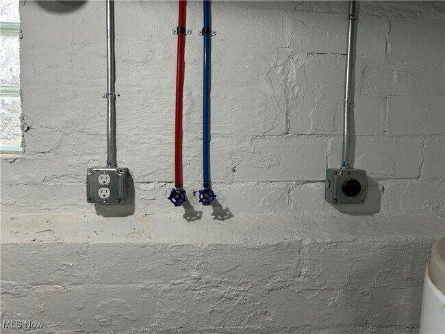 Building Photo - 15630 Holmes Ave