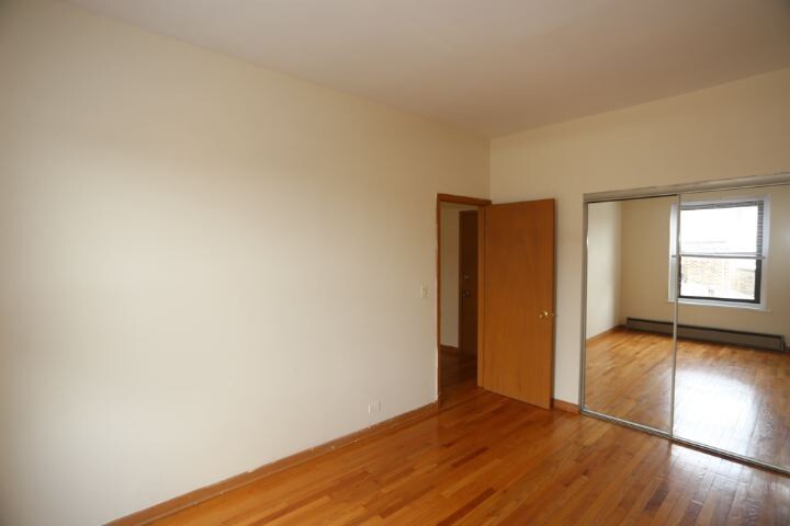 Building Photo - 640 W Barry Ave