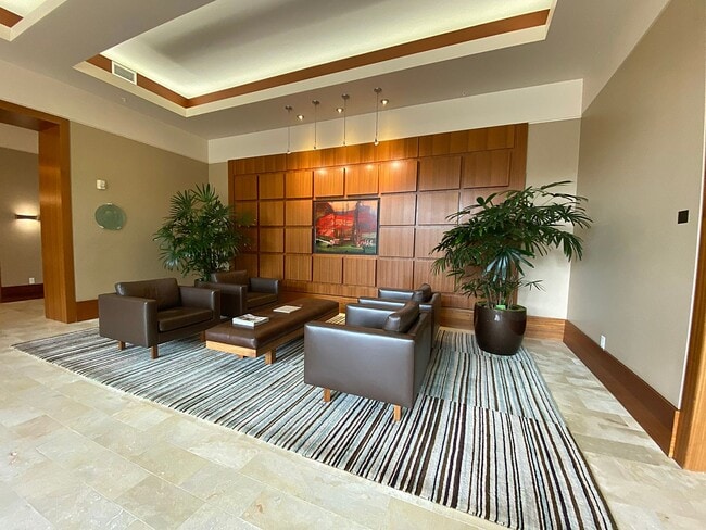 Building Photo - Fantastic 11th Floor Westerly Condo with C...
