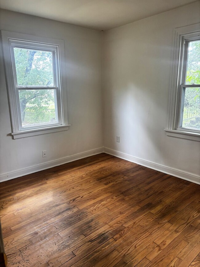 Building Photo - 3 Bedroom / North Avenue, 23222