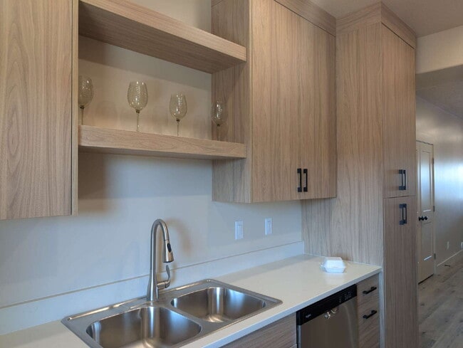 Building Photo - Quality 3 Bedroom 2 Bath