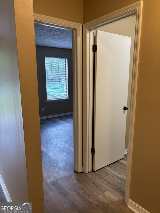 Building Photo - 207 Admiral's Walk Dr