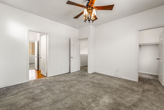 Building Photo - 3 Bedroom, 2 bathroom, 2 Car Garage Home i...
