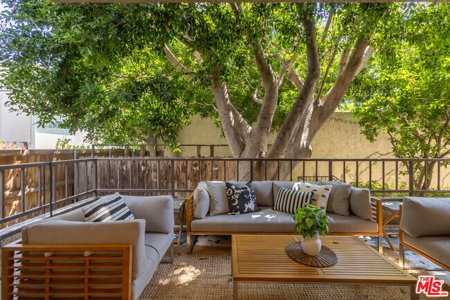 Building Photo - 1210 Kings Rd