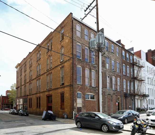Building Photo - 121 W Broad St