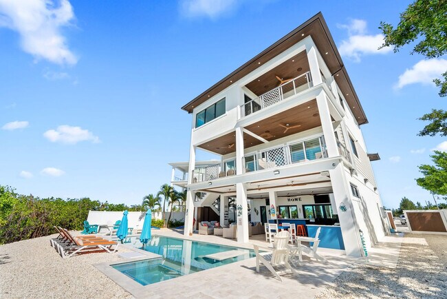 Building Photo - 247 Pescayo Ave