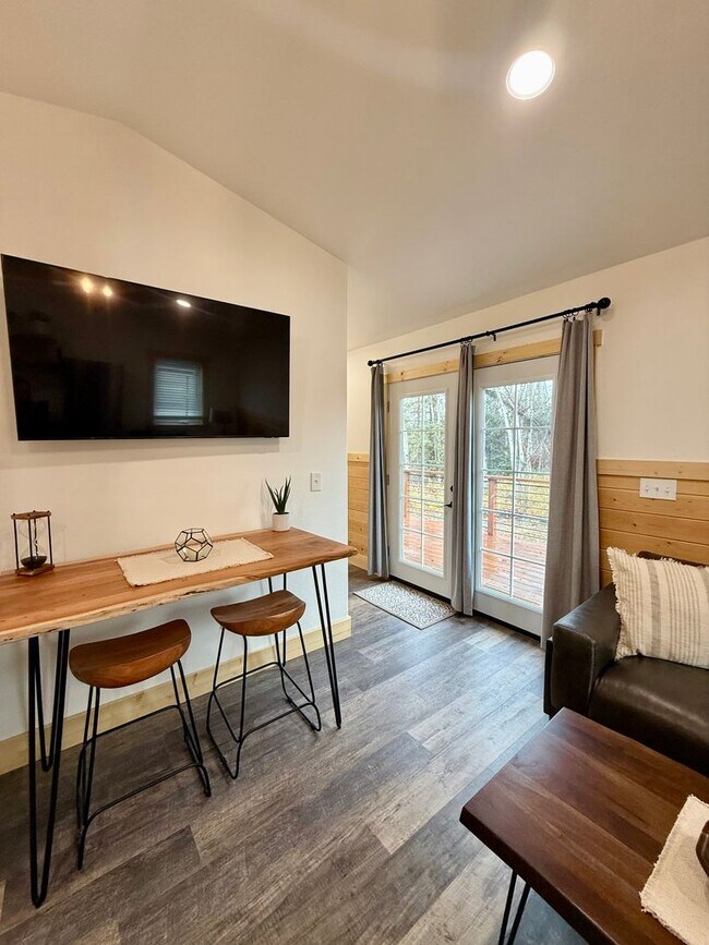 Building Photo - LIKE BRAND NEW SOLDOTNA HOME!