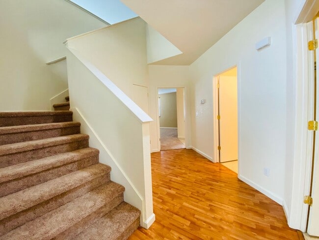 Building Photo - Spacious and Beautiful Home Close to a Huge Park
