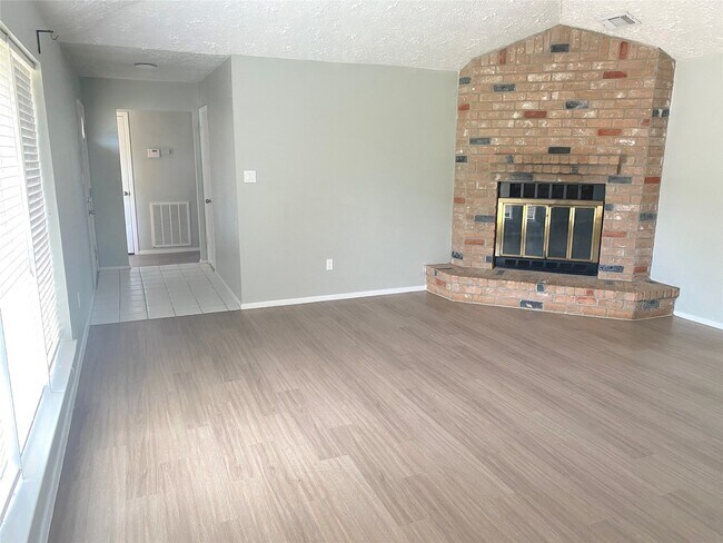 Building Photo - 16222 Summer Dew Ln