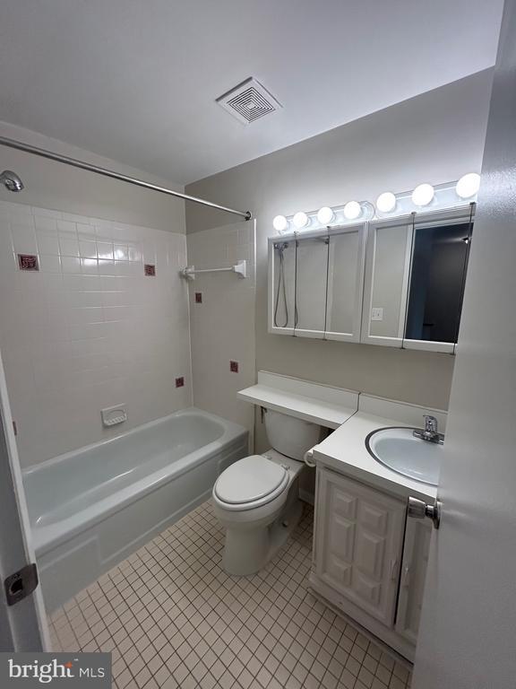 Building Photo - 7051 Knighthood Ln