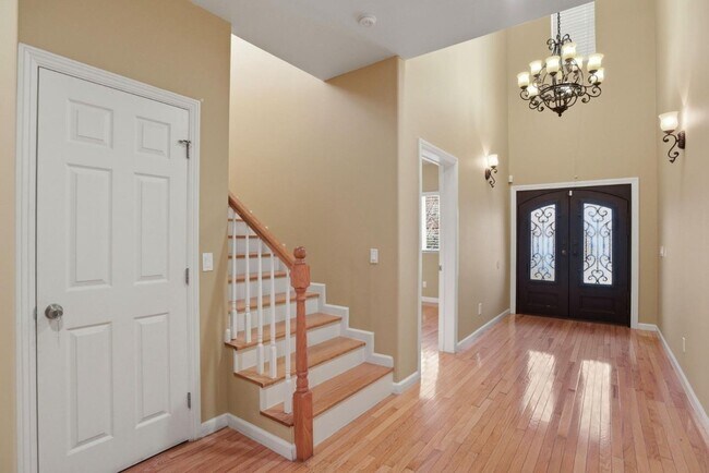 Building Photo - 659 Upton St