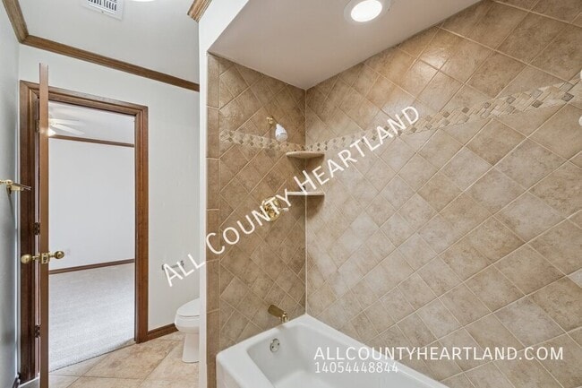 Building Photo - 11100 W Country Dr