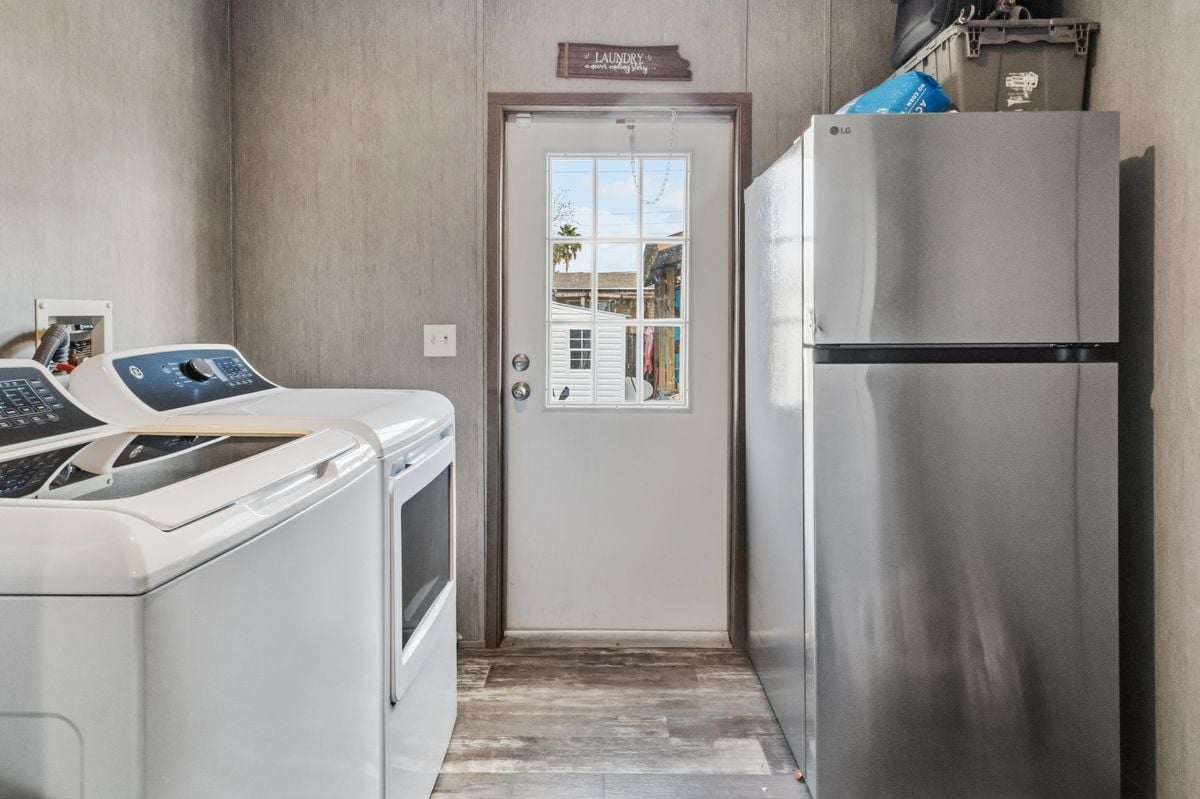 Building Photo - 134 N Larry Dr