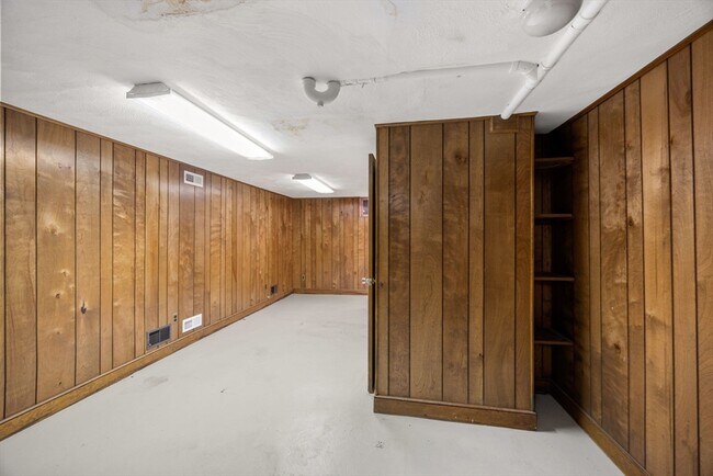 Building Photo - 140 Paulson Rd