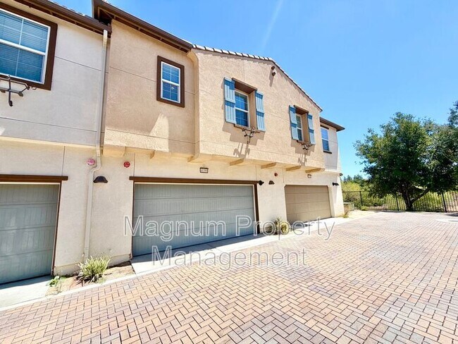 Building Photo - 40390 Calle Real