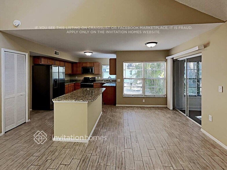 Building Photo - 3242 Centerwood Dr