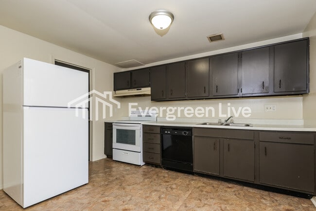 Building Photo - 7608 Mt Whitney