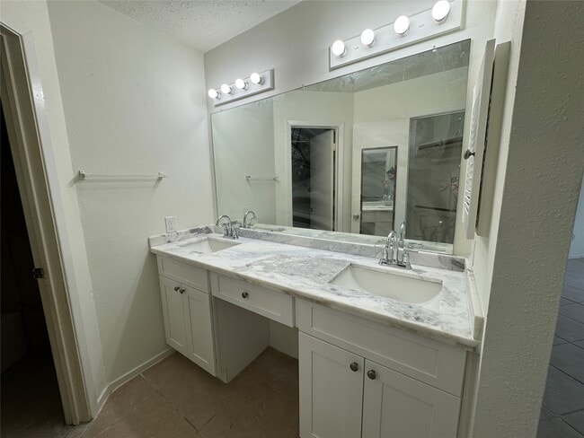 Building Photo - 20030 Lions Gate Dr