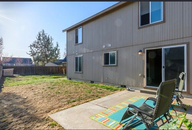 Building Photo - 1113 NW 22nd Pl